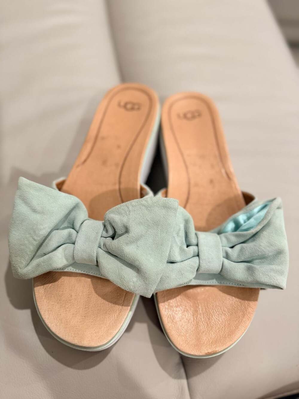 UGG April Bow Platform Suede Sandals Size 11 Mint Green